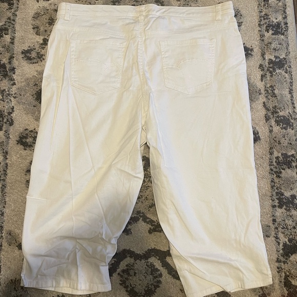 White Capri Jeans - Picture 2 of 3